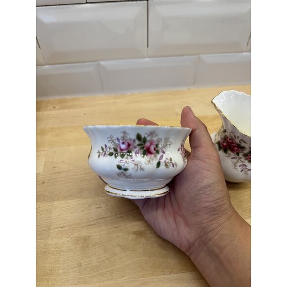 Royal Albert- England - Lavender Rose Creamer & Sugar - Picture 3 of 8